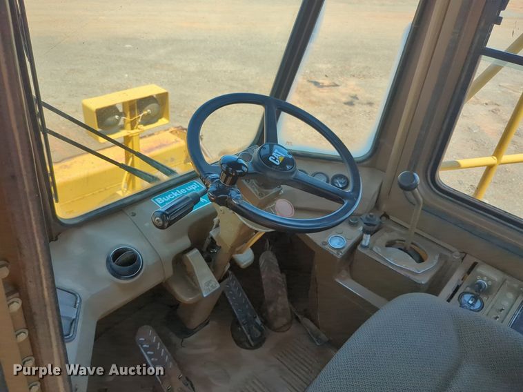 image for item DW5033 1994 Caterpillar 825C soil compactor