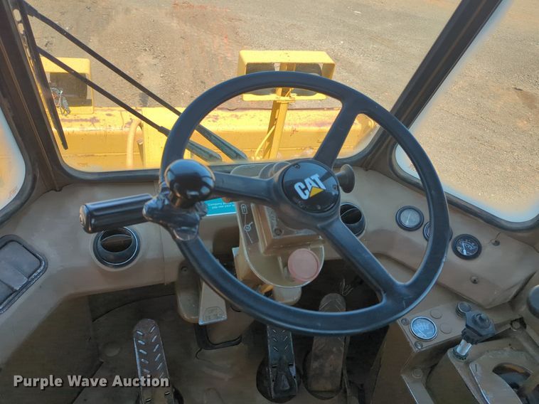 image for item DW5033 1994 Caterpillar 825C soil compactor