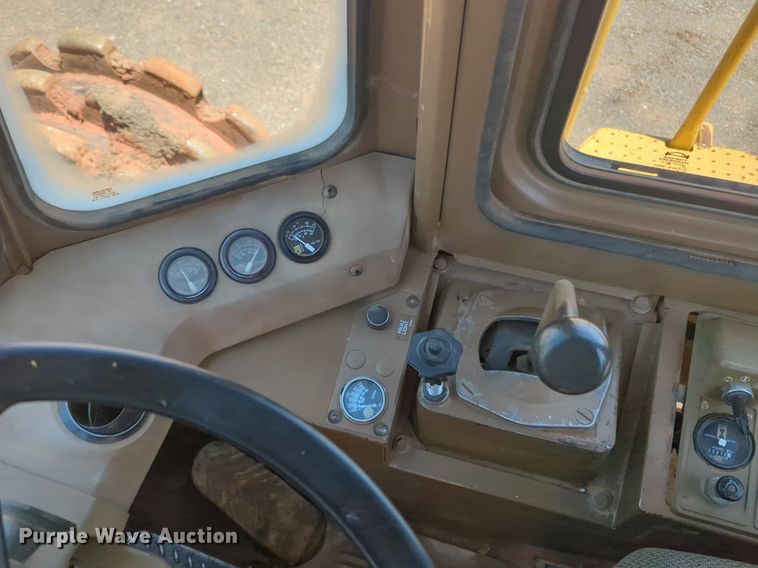 image for item DW5033 1994 Caterpillar 825C soil compactor