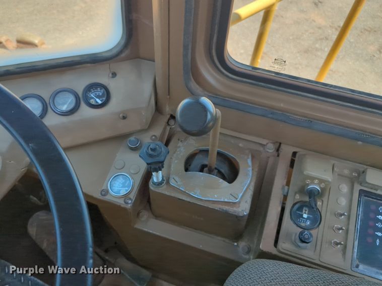 image for item DW5033 1994 Caterpillar 825C soil compactor