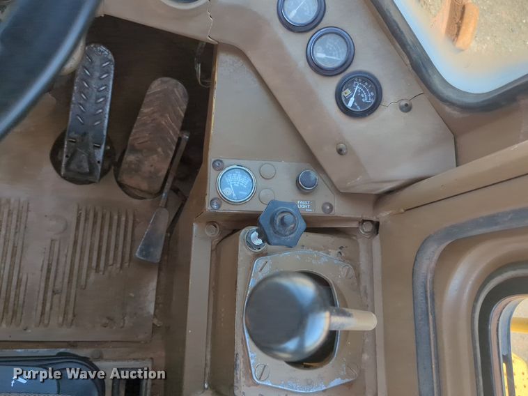 image for item DW5033 1994 Caterpillar 825C soil compactor