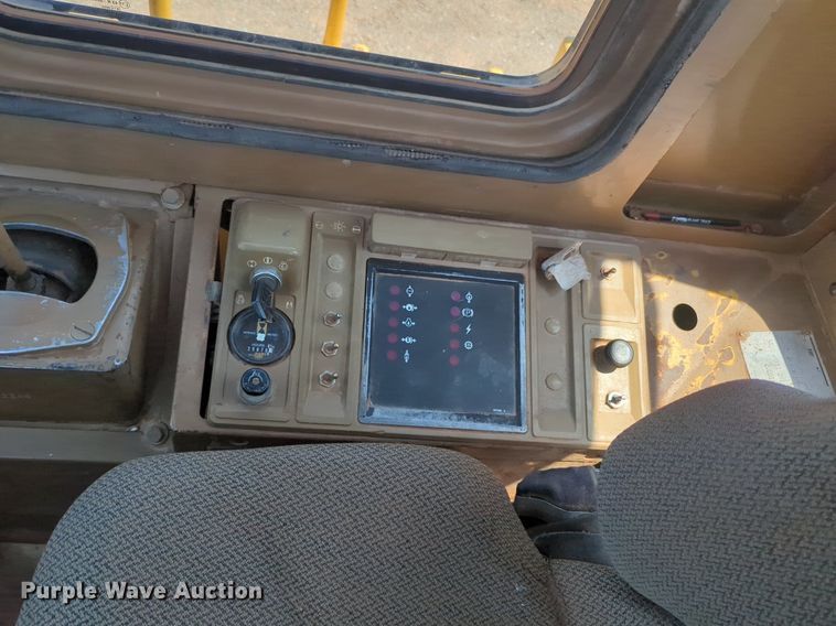 image for item DW5033 1994 Caterpillar 825C soil compactor