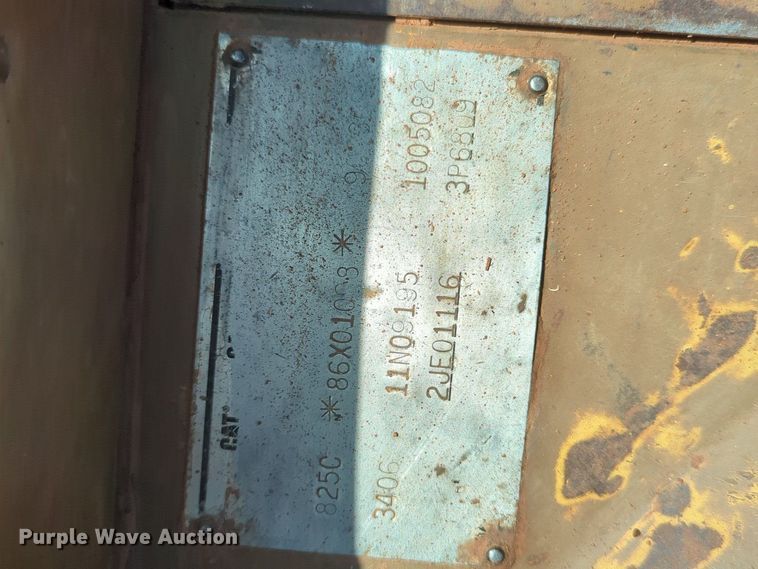 image for item DW5033 1994 Caterpillar 825C soil compactor