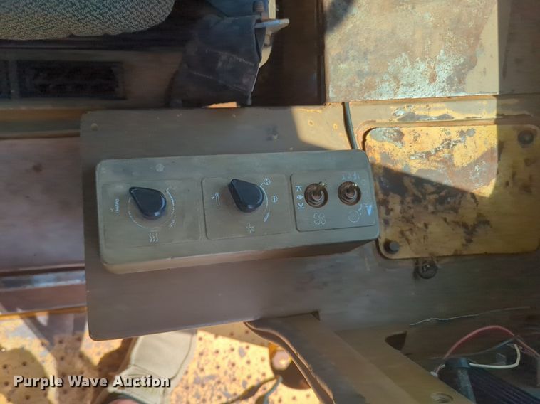 image for item DW5033 1994 Caterpillar 825C soil compactor