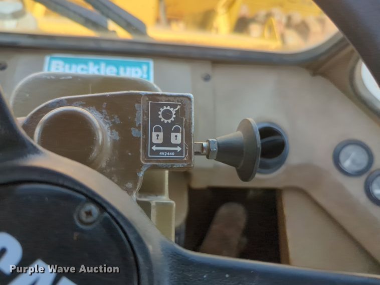 image for item DW5033 1994 Caterpillar 825C soil compactor