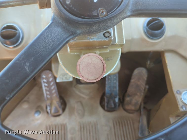 image for item DW5033 1994 Caterpillar 825C soil compactor