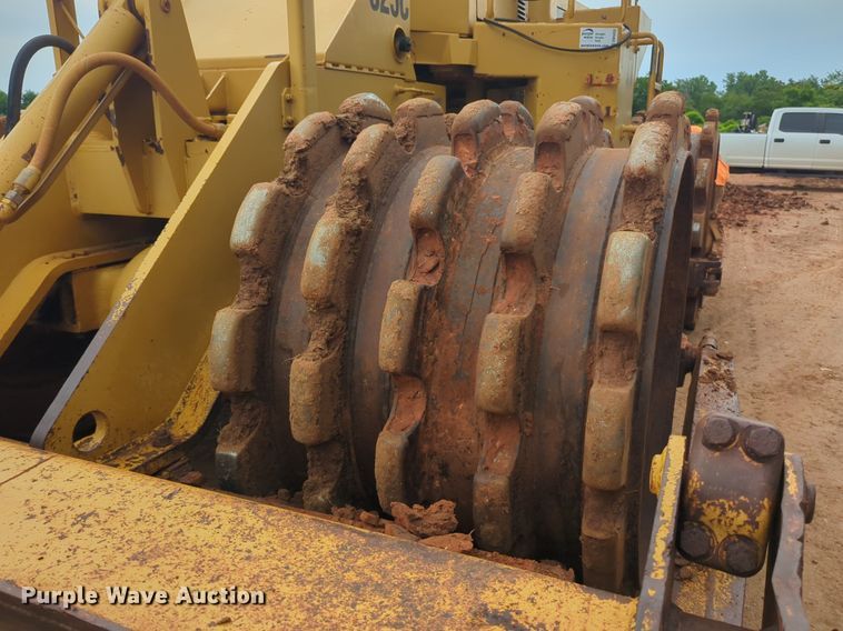 image for item DW5033 1994 Caterpillar 825C soil compactor
