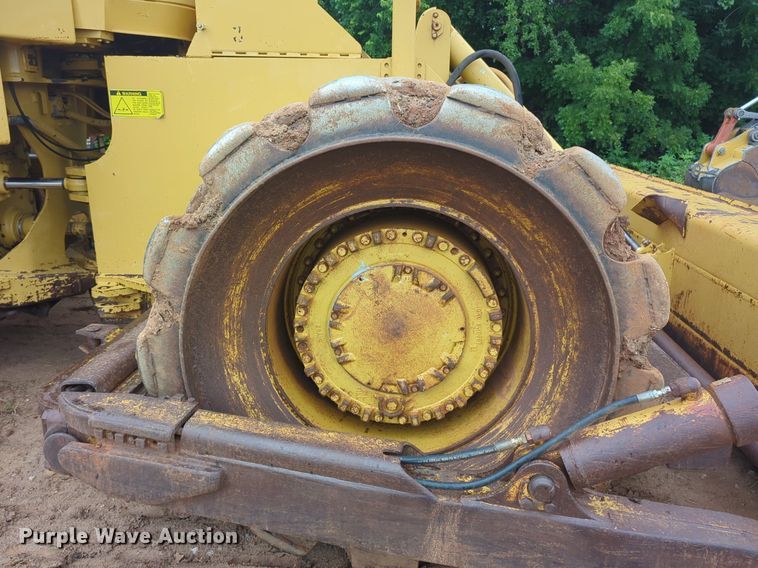 image for item DW5033 1994 Caterpillar 825C soil compactor