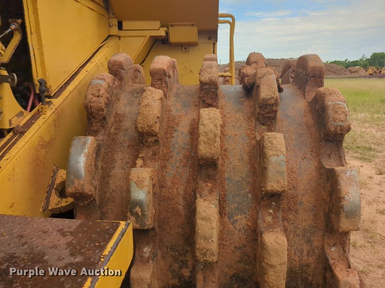 image for item DW5033 1994 Caterpillar 825C soil compactor