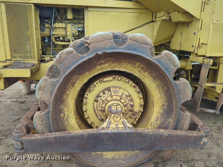 image for item DW5033 1994 Caterpillar 825C soil compactor