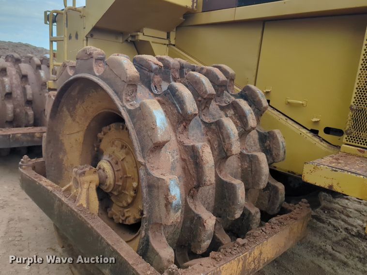 image for item DW5033 1994 Caterpillar 825C soil compactor