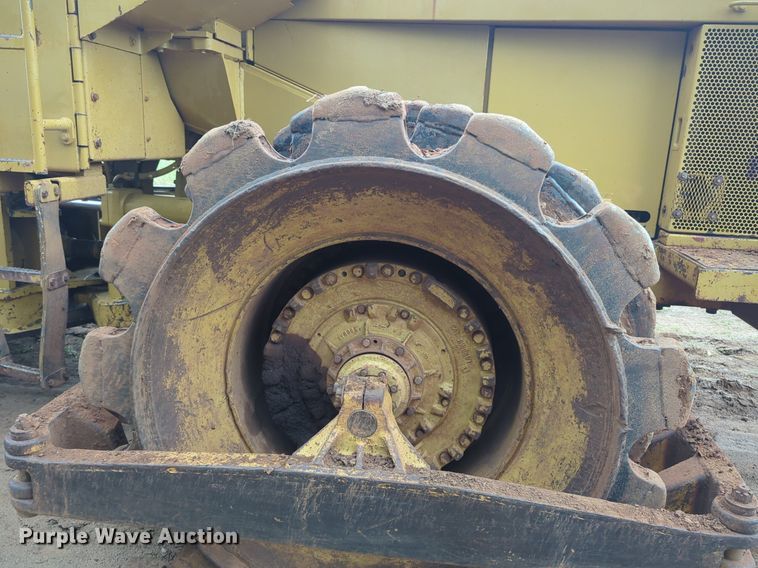 image for item DW5033 1994 Caterpillar 825C soil compactor