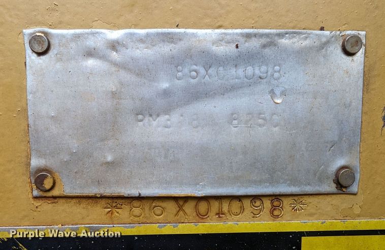 image for item DW5033 1994 Caterpillar 825C soil compactor