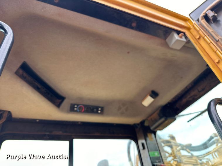 image for item DW5034 2007 Caterpillar 621G conventional scraper 