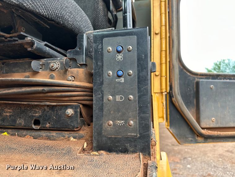 image for item DW5034 2007 Caterpillar 621G conventional scraper 