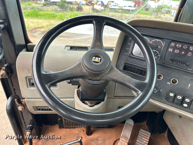 image for item DW5035 2006 Caterpillar 621G conventional scraper 