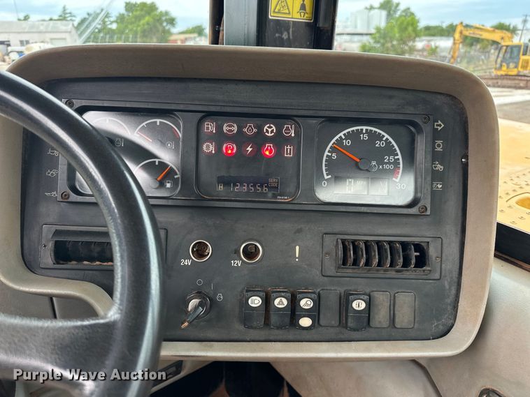 image for item DW5035 2006 Caterpillar 621G conventional scraper 