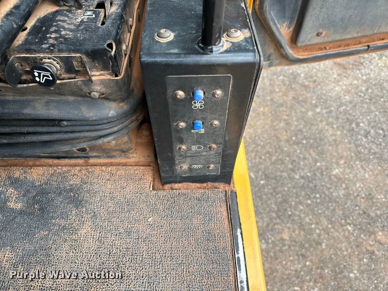 image for item DW5035 2006 Caterpillar 621G conventional scraper 