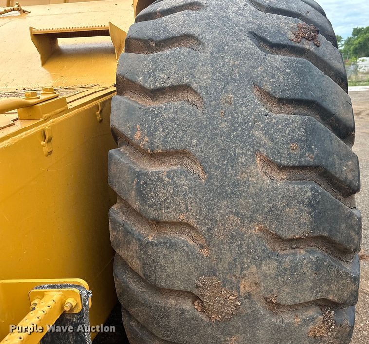 image for item DW5035 2006 Caterpillar 621G conventional scraper 