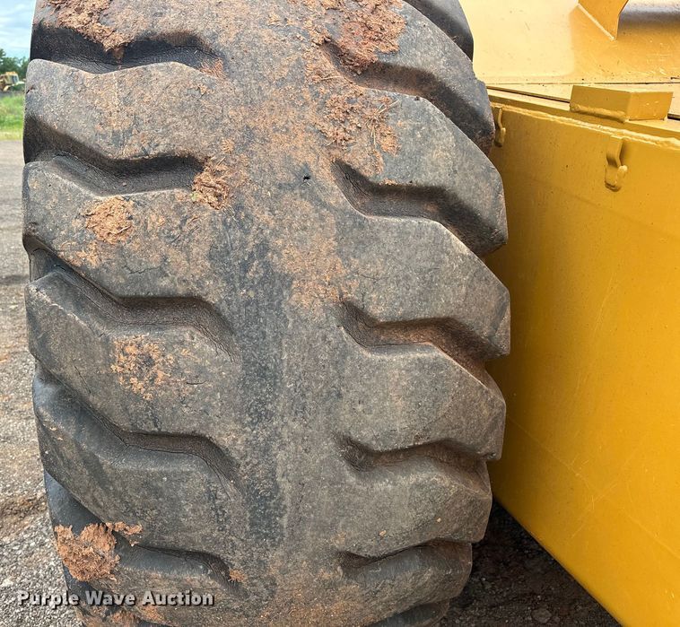 image for item DW5035 2006 Caterpillar 621G conventional scraper 