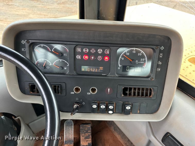 image for item DW5036 2007 Caterpillar 621G conventional scraper 