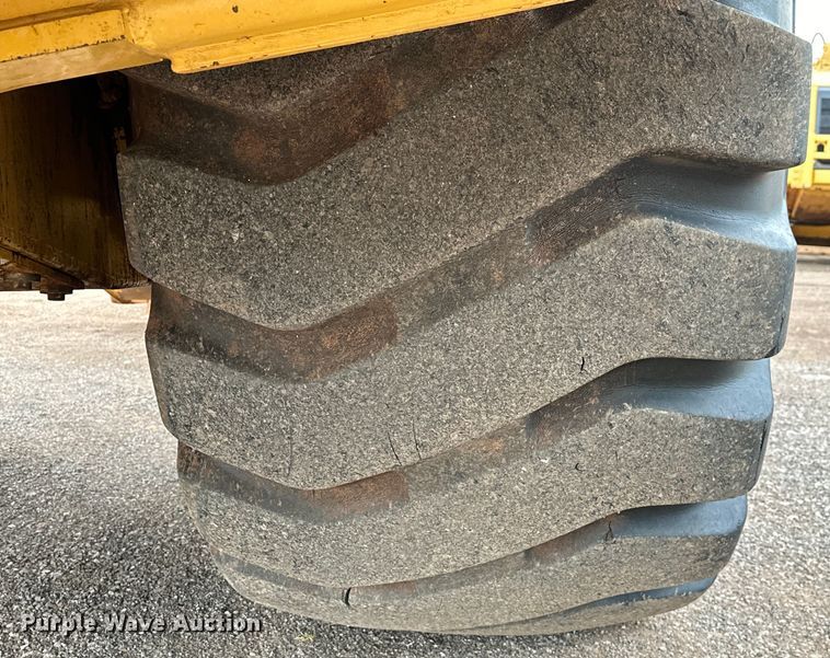 image for item DW5036 2007 Caterpillar 621G conventional scraper 