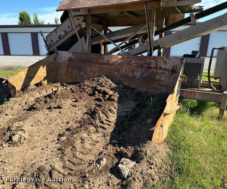 image for item DX0512 Screen USA BF35D2 top soil screen