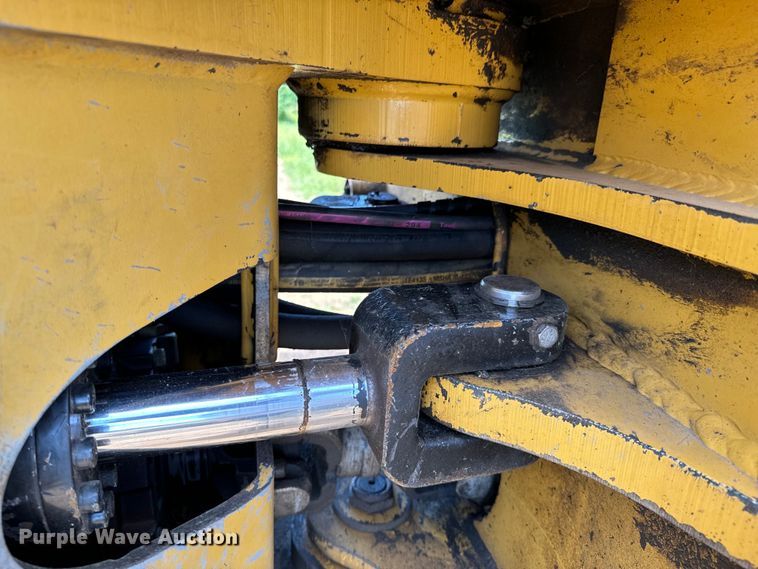 image for item DX0517 2013 Caterpillar 563C feller buncher