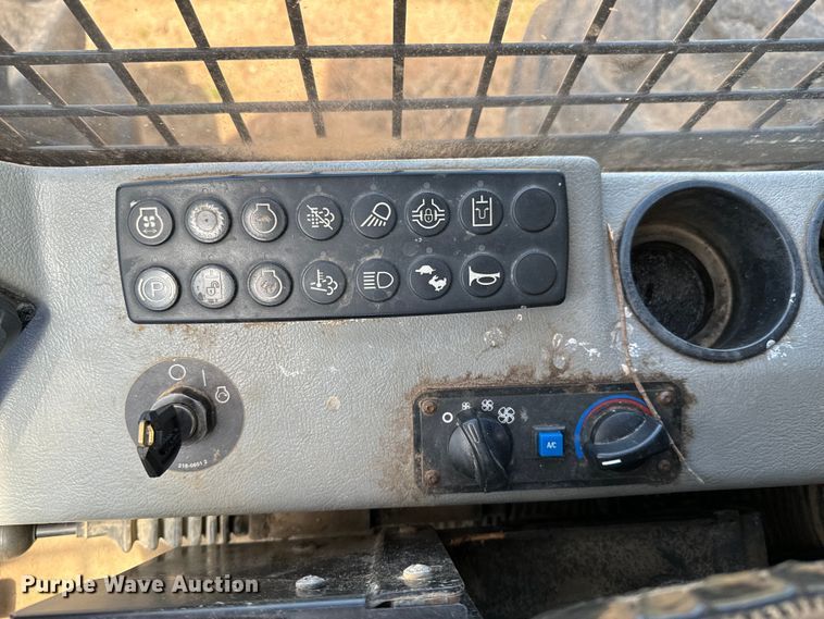 image for item DX0517 2013 Caterpillar 563C feller buncher