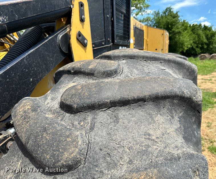 image for item DX0517 2013 Caterpillar 563C feller buncher