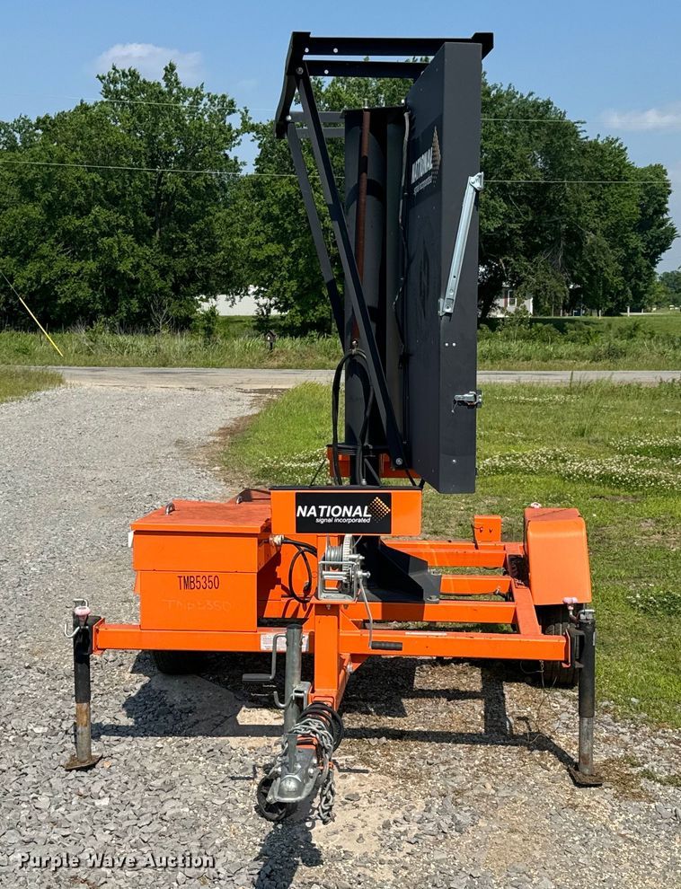 image for item DX0536 2018 National Signal SunRay message board trailer