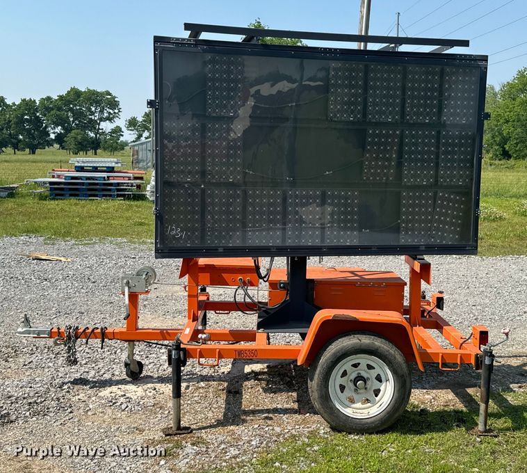 image for item DX0536 2018 National Signal SunRay message board trailer