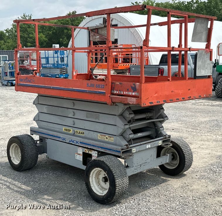 image for item DX0537 2006 SkyJack  SJIII 6832 scissor lift