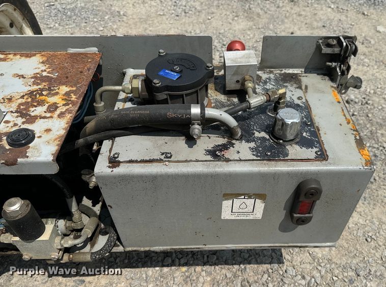 image for item DX0537 2006 SkyJack  SJIII 6832 scissor lift