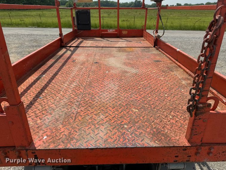 image for item DX0537 2006 SkyJack  SJIII 6832 scissor lift
