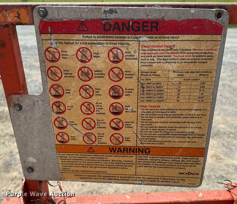 image for item DX0537 2006 SkyJack  SJIII 6832 scissor lift