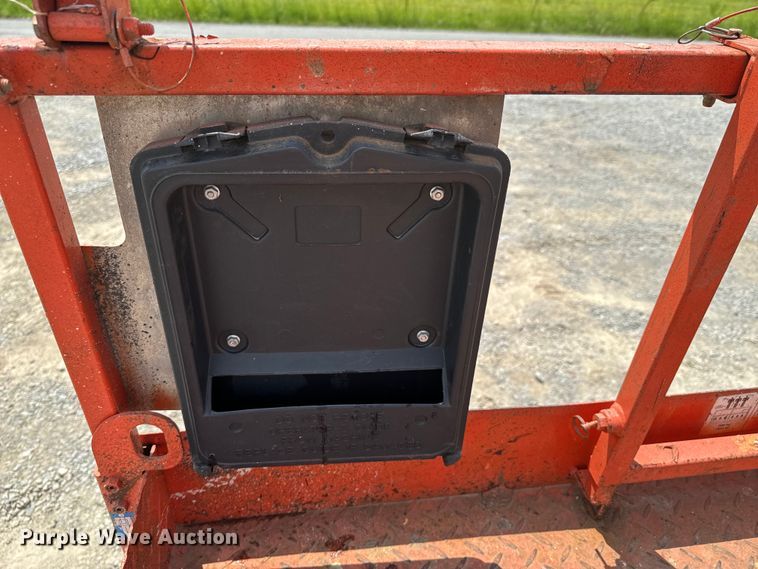 image for item DX0537 2006 SkyJack  SJIII 6832 scissor lift