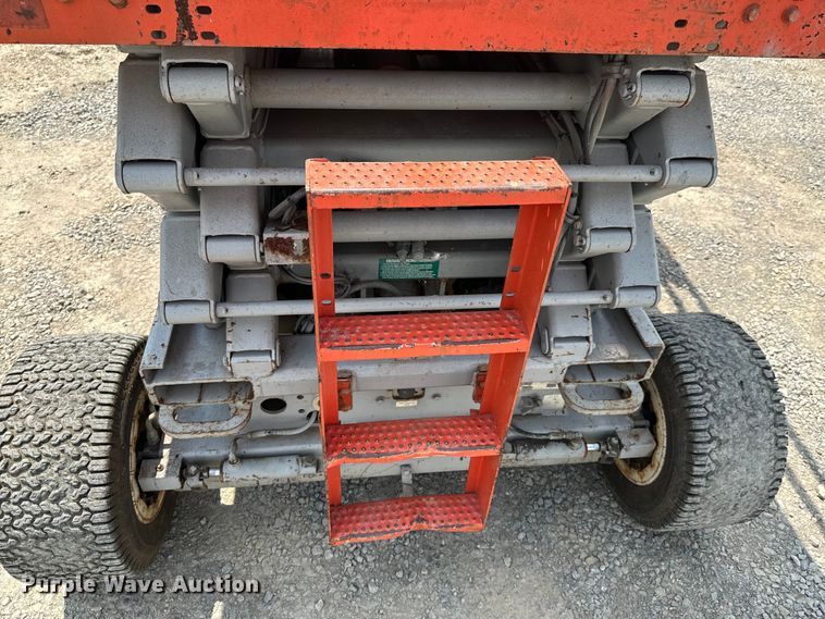 image for item DX0537 2006 SkyJack  SJIII 6832 scissor lift