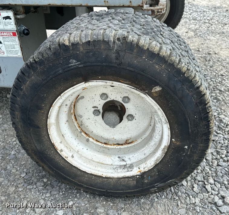 image for item DX0537 2006 SkyJack  SJIII 6832 scissor lift