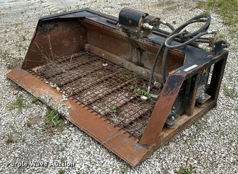 image for item DX0550 PFM skid steer screening bucket