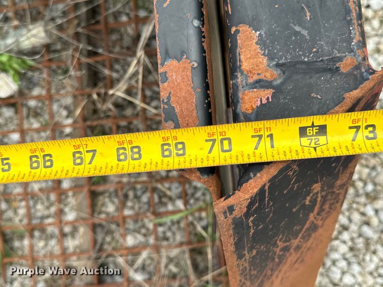 image for item DX0550 PFM skid steer screening bucket