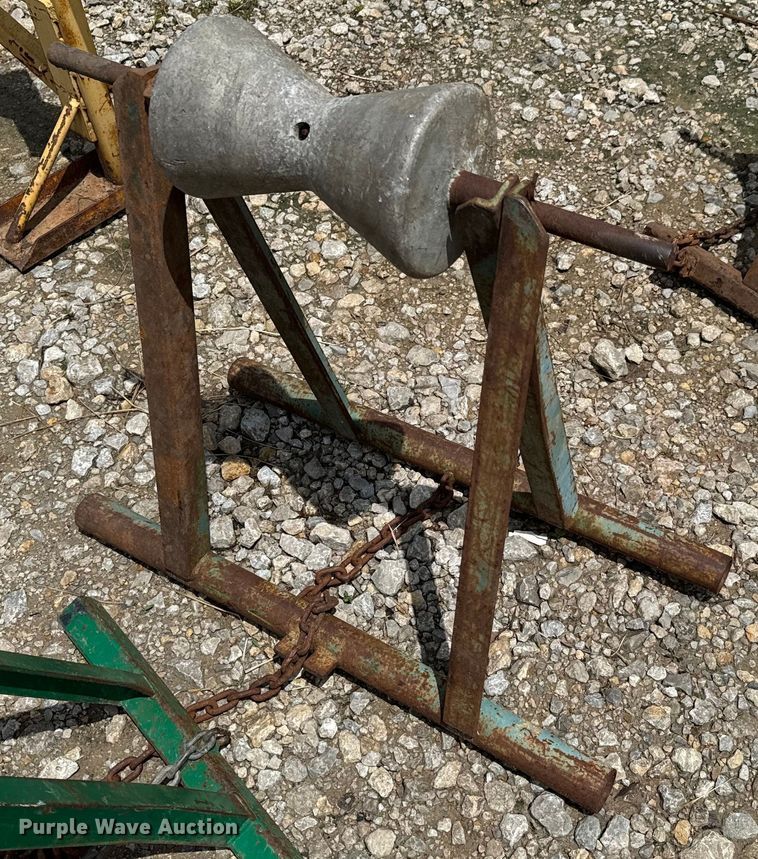 image for item DX0560 Pipe rolling racks