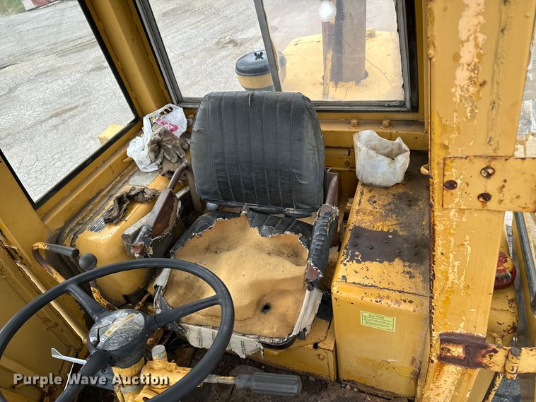 image for item DX0561 1971 Caterpillar 930 wheel loader