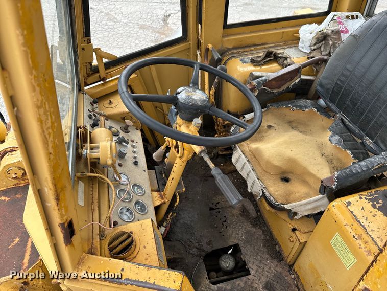 image for item DX0561 1971 Caterpillar 930 wheel loader
