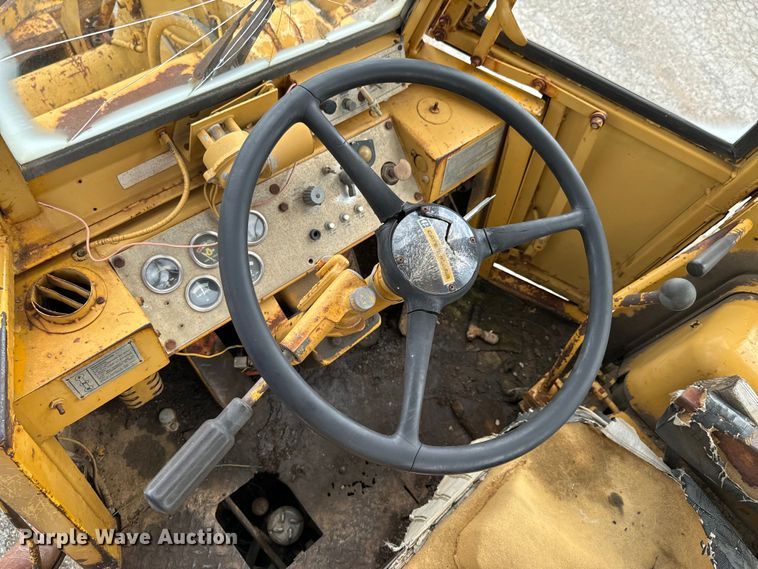 image for item DX0561 1971 Caterpillar 930 wheel loader