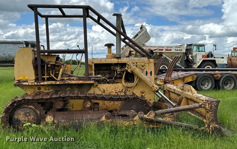 image for item DX0578 International TD15 dozer