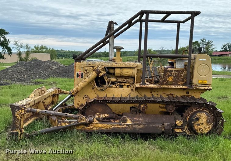image for item DX0578 International TD15 dozer