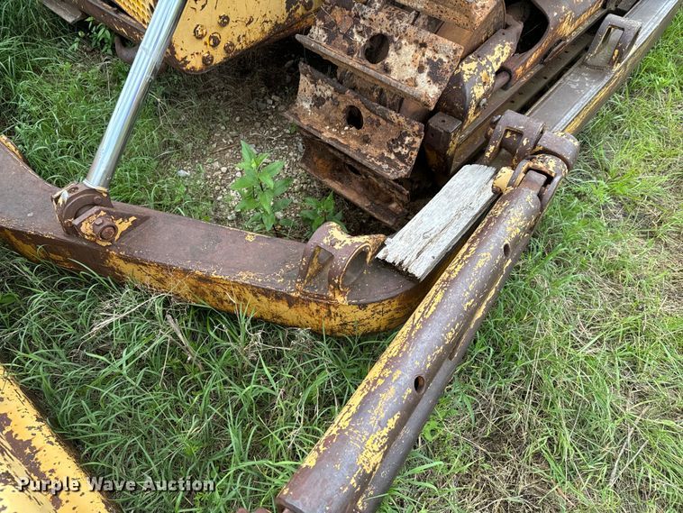 image for item DX0578 International TD15 dozer