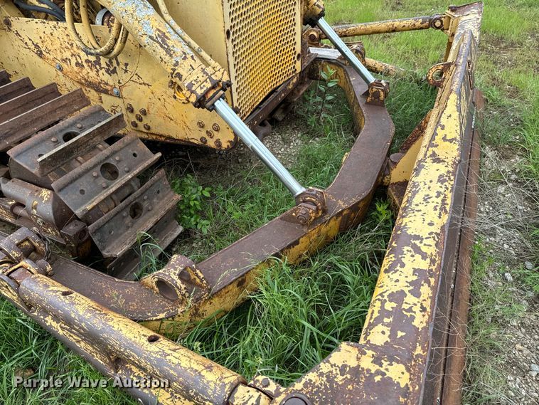 image for item DX0578 International TD15 dozer
