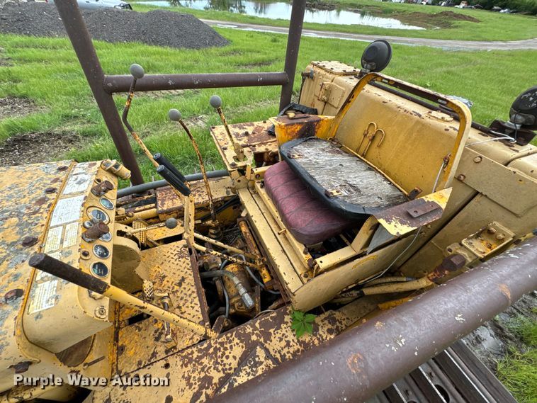 image for item DX0578 International TD15 dozer